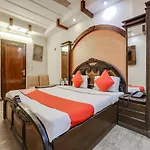 Hotel R Deluxe \