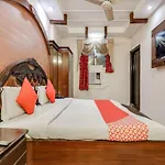 Hotel R Deluxe \